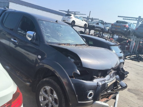 Aripa stanga spate Mitsubishi L200 2011 SUV 2.5