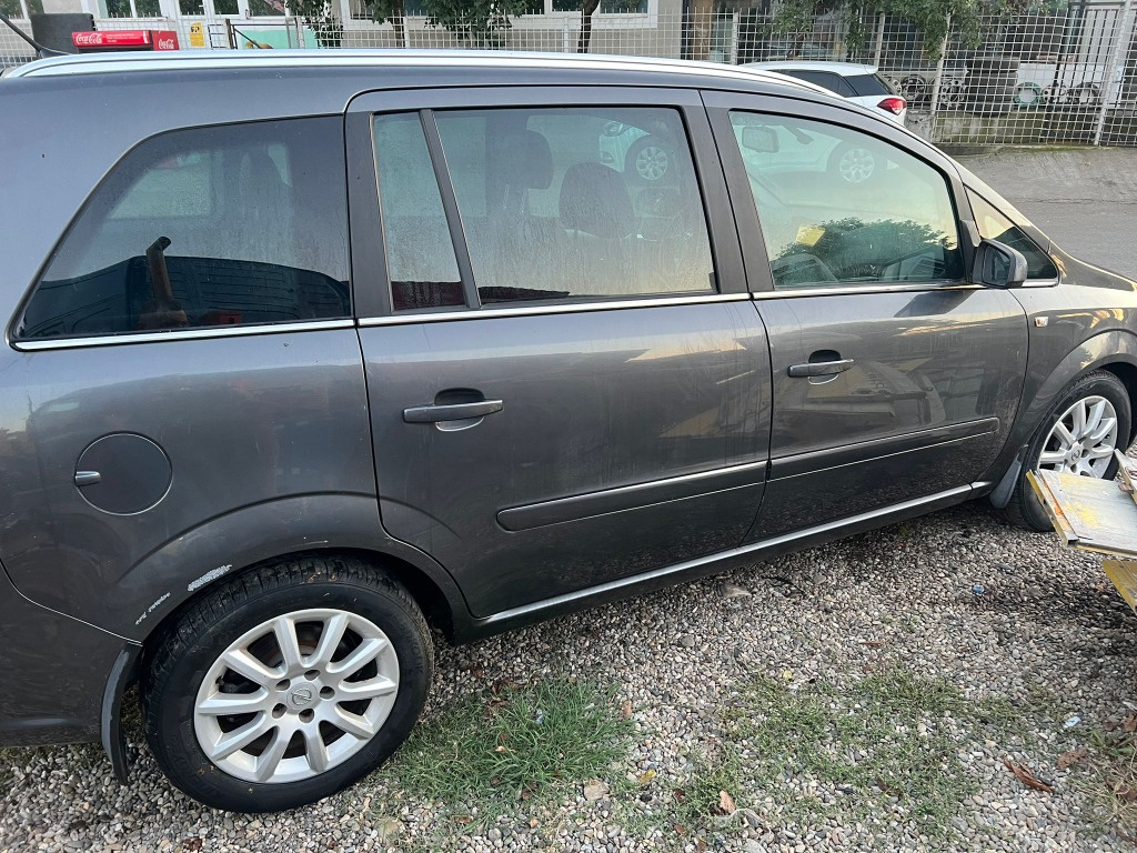 Aripa stanga spate Opel Zafira 2009 Hatc