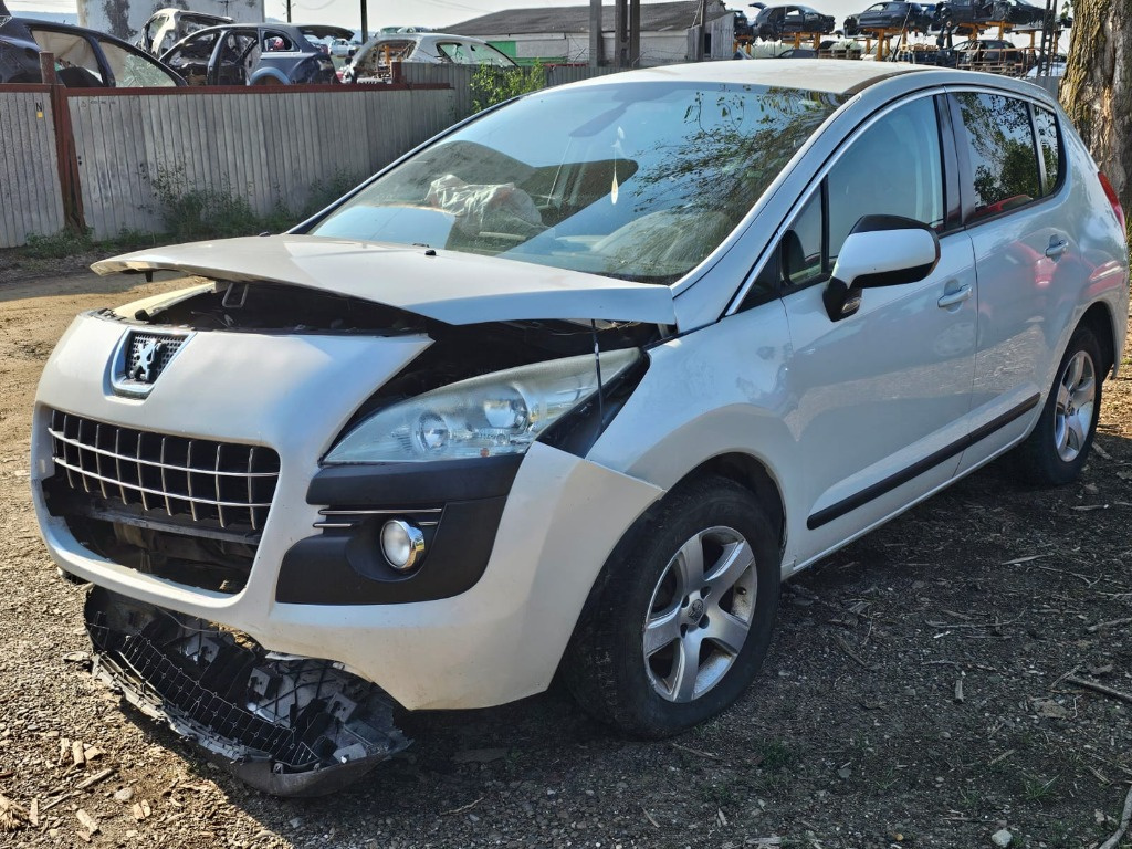 Aripa stanga spate Peugeot 3008 2013 minivan 1.6 9HD