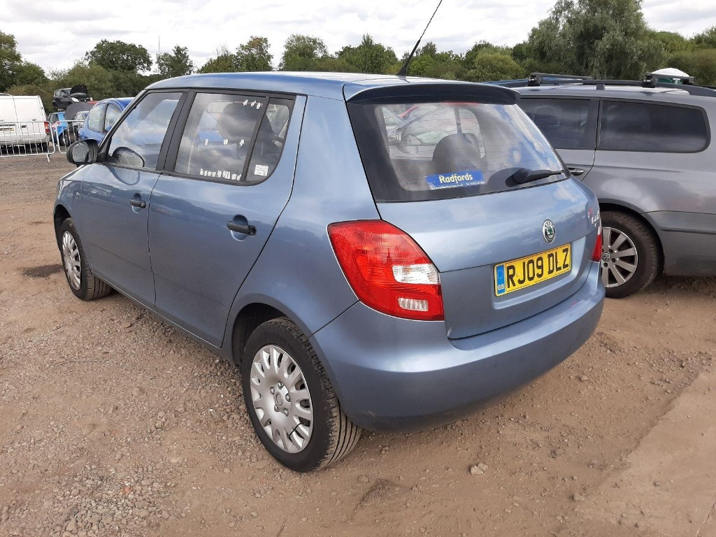 Aripa stanga spate Skoda Fabia 2 2009 HATCHBACK 1.2 I