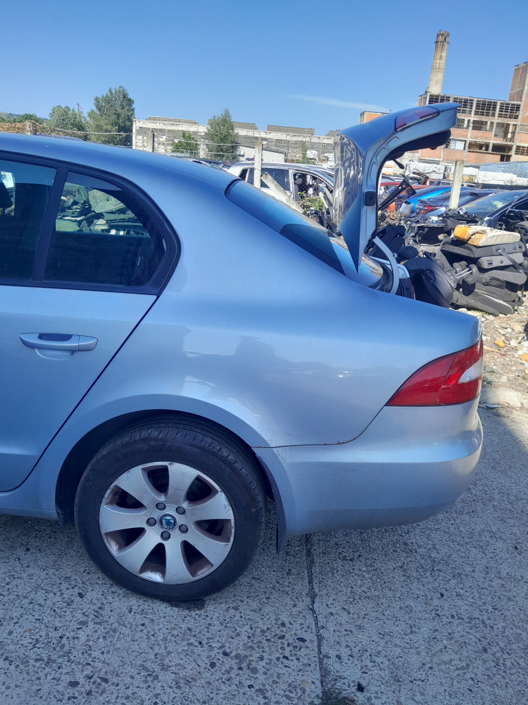 Aripa Stanga Spate Skoda Superb 2 2011