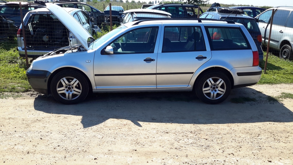 Aripa stanga spate Volkswagen Golf 4 2002 break 1.