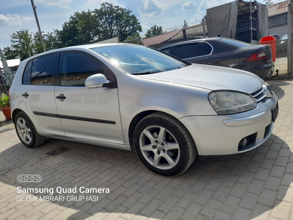 Aripa stanga spate Volkswagen Golf 5 200