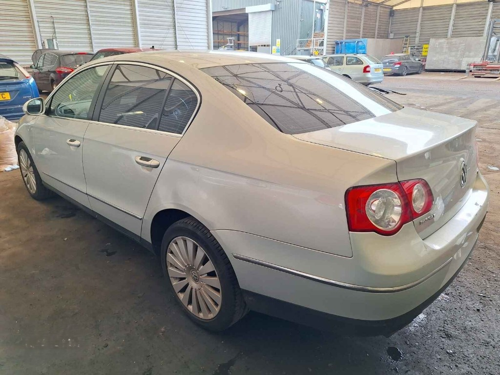 Aripa stanga spate Volkswagen Passat B6 2010 SEDAN 2.0 TDI CBDC