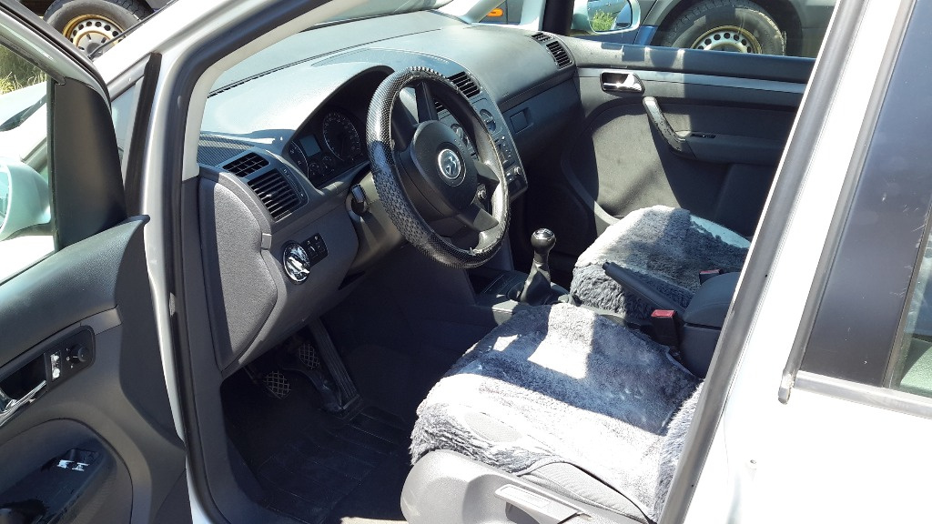 Aripa stanga spate Volkswagen Touran 200
