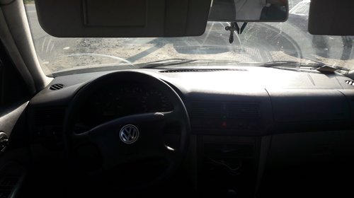 Aripa stanga spate VW Golf 4 2000 COMBI 