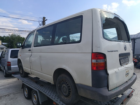 Aripa stanga spate VW Transporter T5