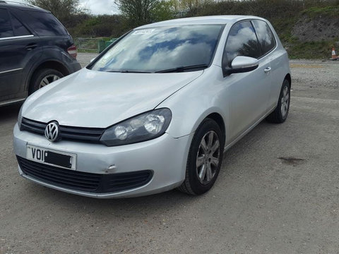 Aripa stanga Volkswagen Golf 6 2010 1.6 TDI Diesel Cod motor CAYB 90CP/66KW