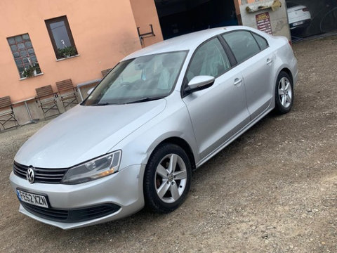 Aripa stanga VW Jetta 6 2011-2015