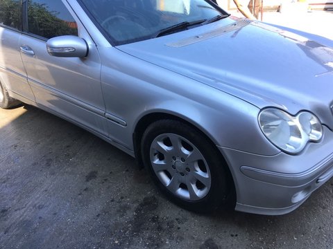 Aripi fata st + dr Mercedes C Class W203, 2001-2007