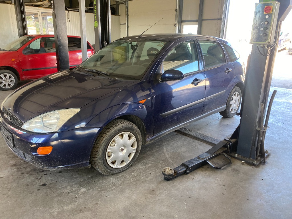 Armatura bara fata Ford Focus 2001 hatchback 1,8 benzina