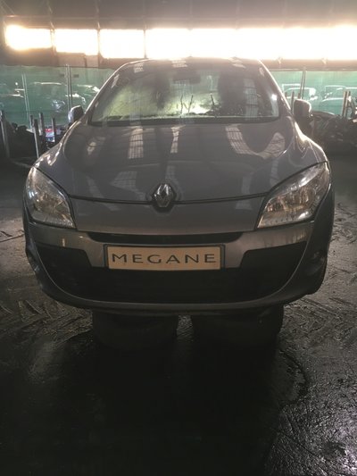 Armatura bara fata Renault Megane 2010 Hatchback 1