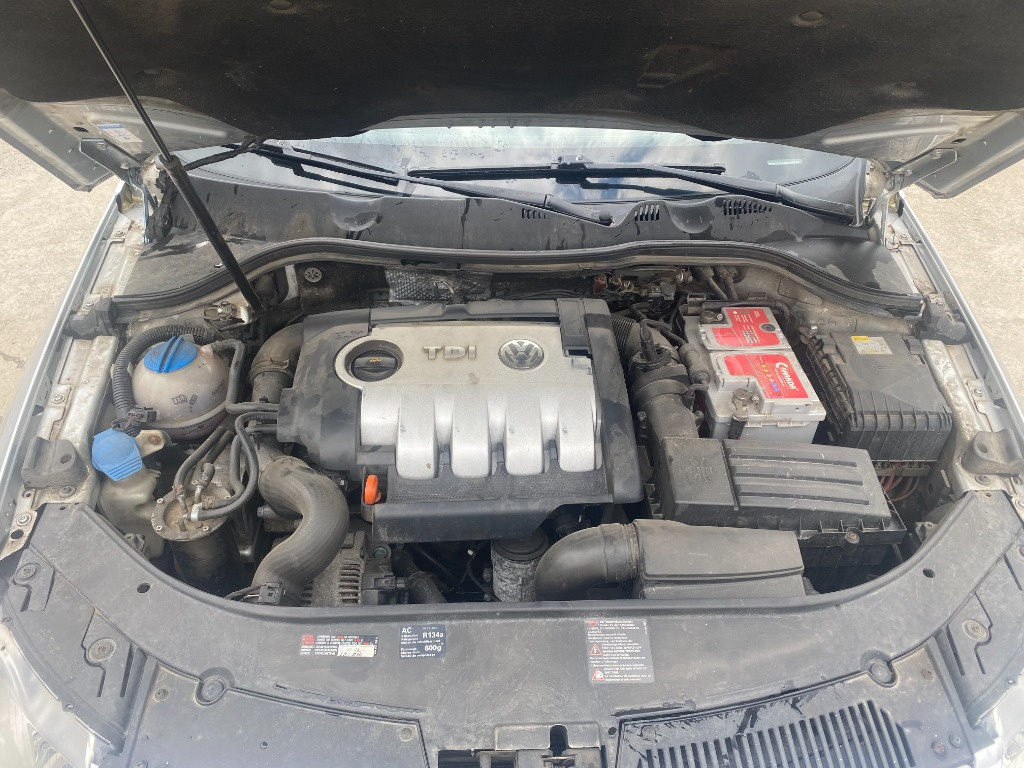 Armatura bara fata Volkswagen Passat B6 