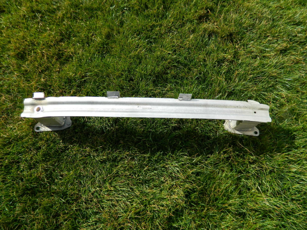 Armatura bara spate Audi A4 model 2020-2023 cod 8W0807309J