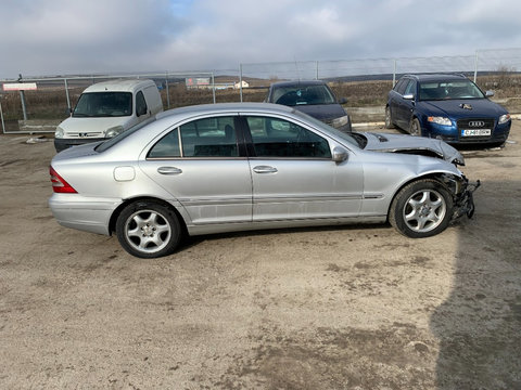 Armatura bara spate Mercedes C-Class W203 2002 limuzina 2,2 cdi