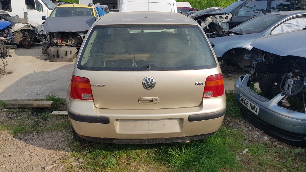 Armatura bara spate Volkswagen Golf 2001