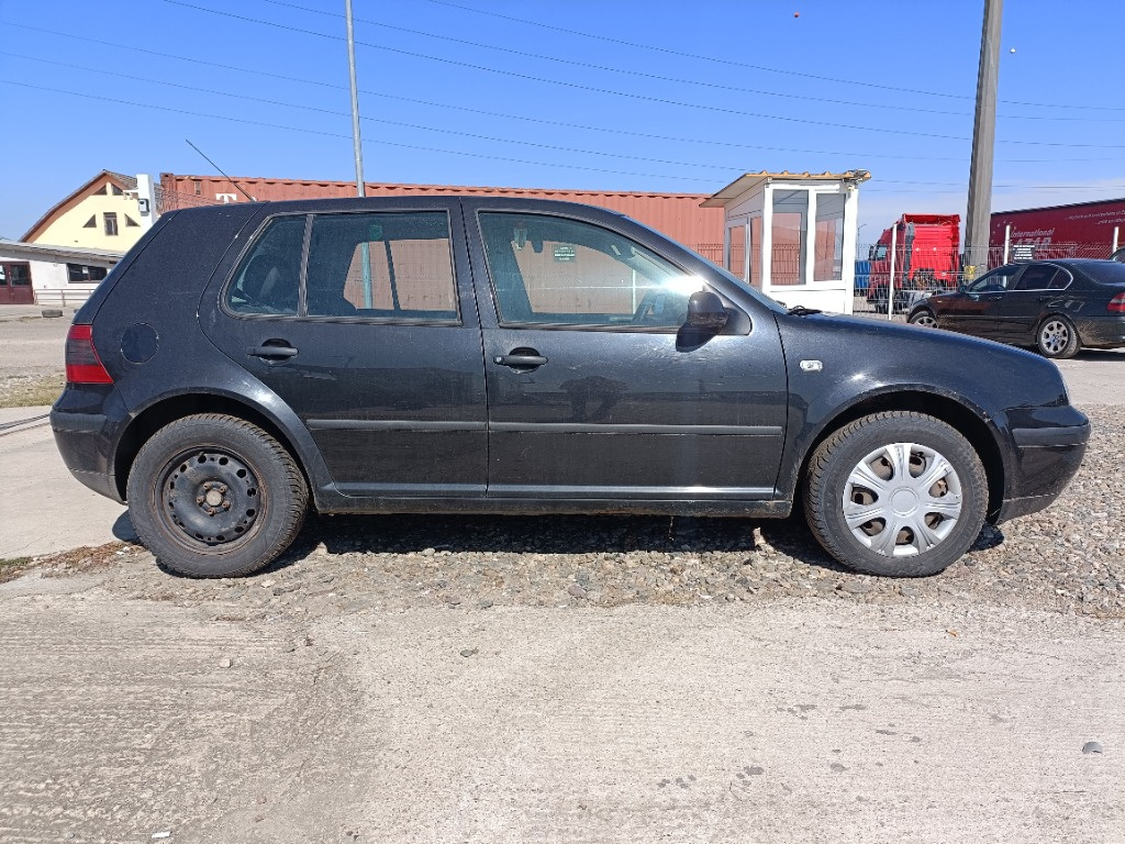 Armatura bara spate Volkswagen Golf 4 20