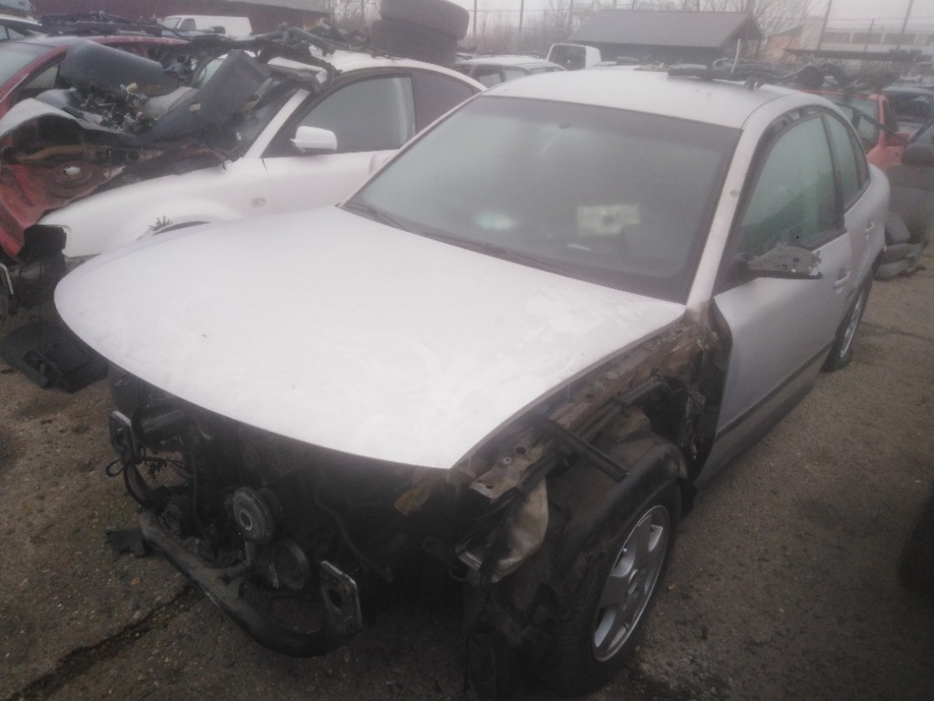 Armatura bara spate Volkswagen Passat B5 1999 Sedan 1.9 TDI (AJM)