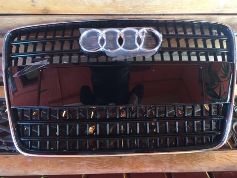 Audi q7- grila centrala bara fata s-line , stare perfecta
