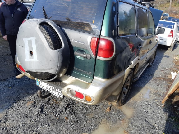 Avem la dezmembrat nissan terrano,motor 2.7 an 2003 vindem orice piesa