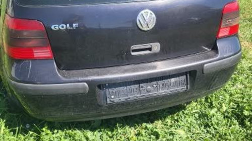Ax came Volkswagen Golf 4 2002 hatchback