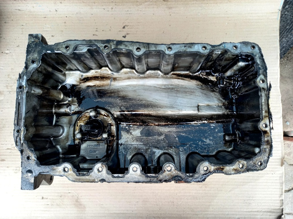 Baie ulei cu senzor Vw Passat B6 motor 2.0 cod CBA