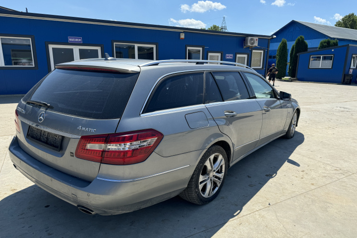 Balama capota motor dreapta Mercedes-Ben