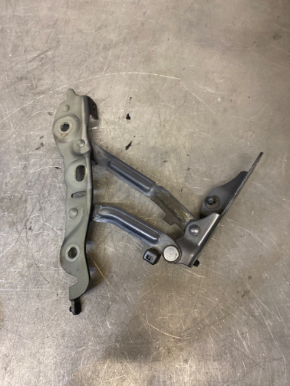 Balama dreapta capac portbagaj Volvo s60