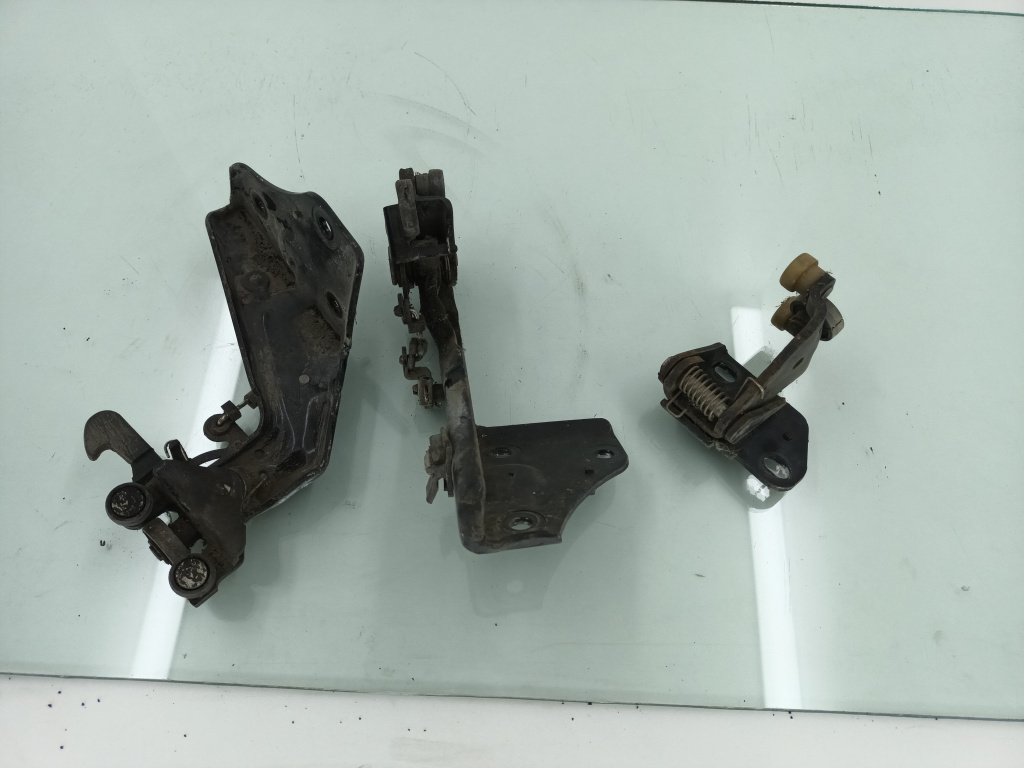Balama dreapta spate Peugeot PARTNER 1.6 HDI 9HW 2004-2008 DezP: 15122