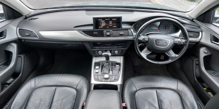 Balama inferioara usa spate dreapta Audi