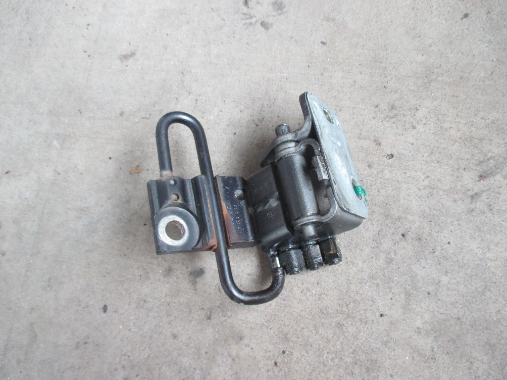 Balama opritor usa stanga fata 8E0831411 Audi A6 C