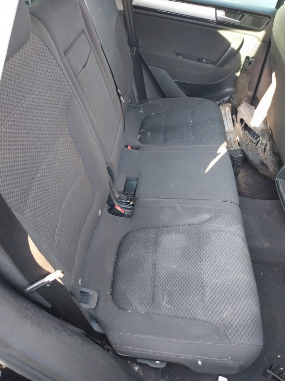 Bancheta spate cu centuri VW Touareg an 2013