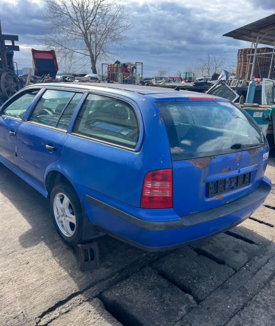 Bandou bara fata centru Skoda Octavia [1