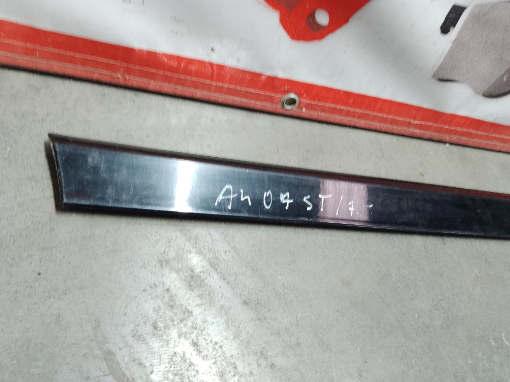Bandou ușa stânga față Audi A4 B7 2.