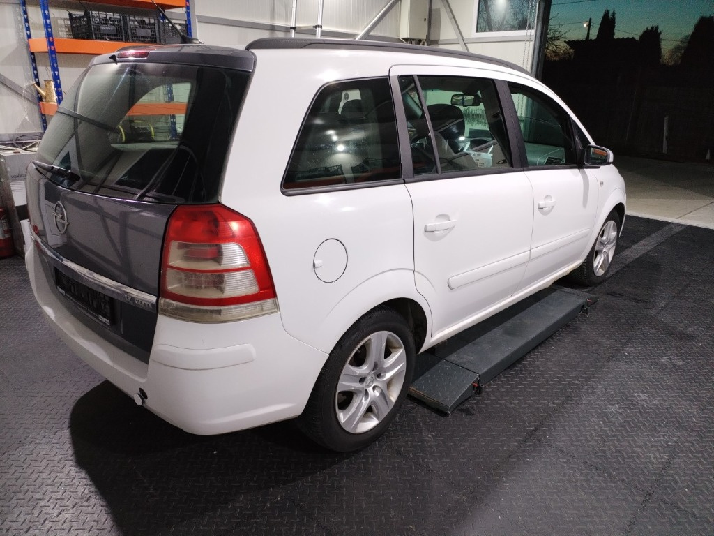 Bandou usa dreapta spate Opel Zafira B
