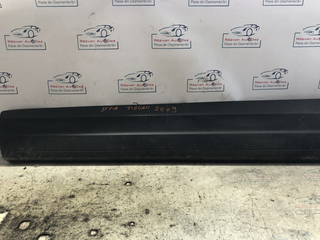 Bandou usa stanga fata Volkswagen Tiguan 2.0 Motorina 2009, -