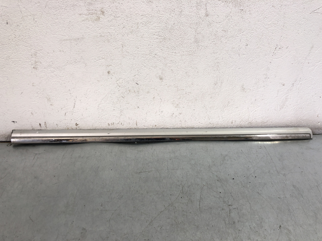 Bandou usa stanga fata VW Passat B7 Variant 2.0 TDI manual 140 CP sedan 2012 (3AA854939A)
