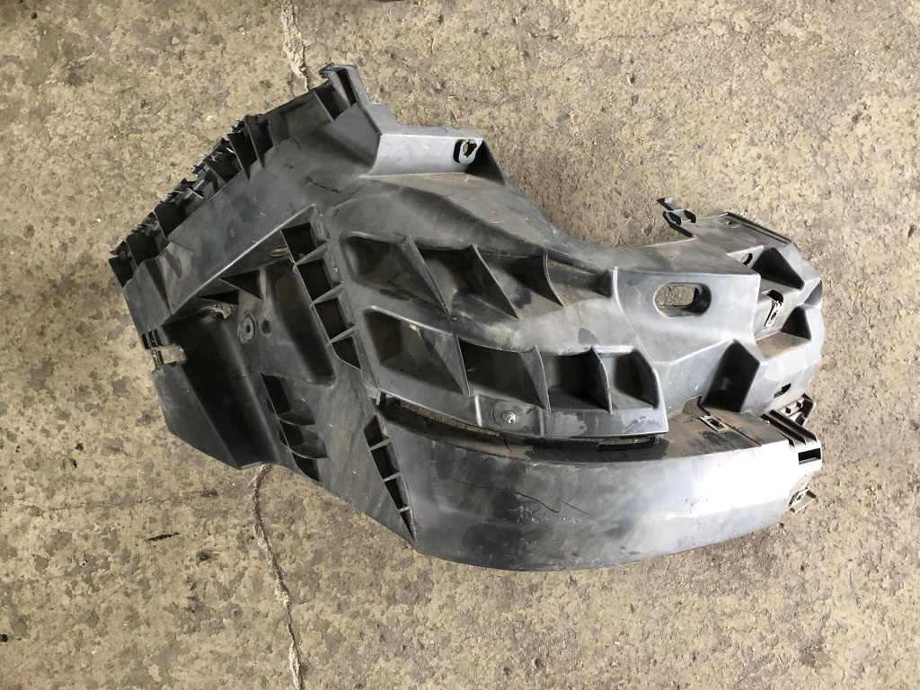 Bara de protectie frontala dreapta Renault Trafic 2 cod piesa 620340102R