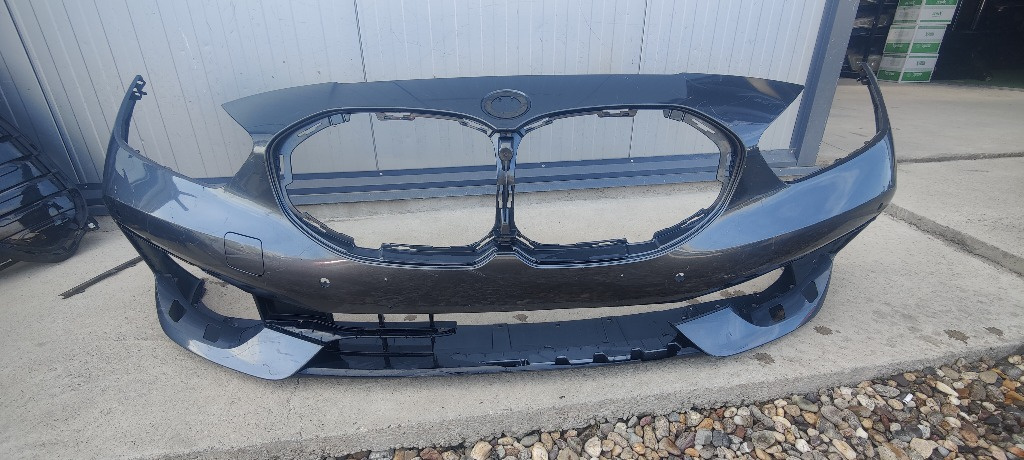 Bara fata BMW seria 1 2023