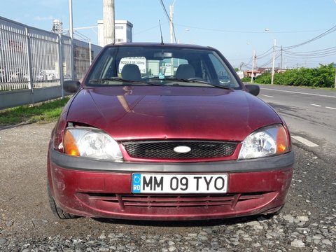 Bara fata Ford Fiesta 2001 Hatchback 1.3 i