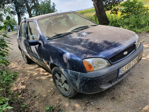 Bara fata Ford Fiesta 4 2001 hatchback 1.3 i