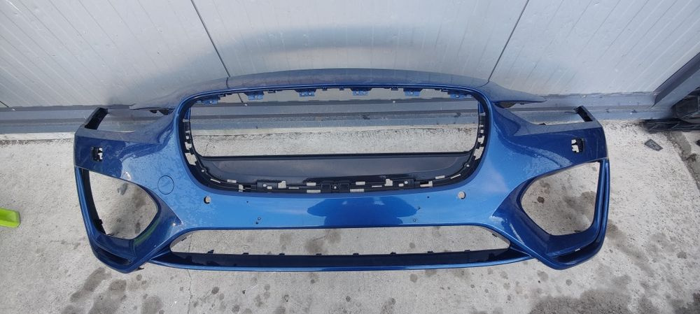 Bara fata jaguar xe R-design