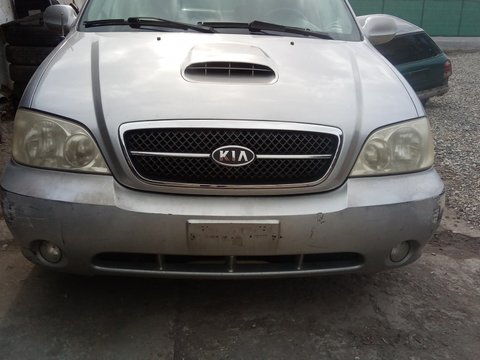 Bara fata Kia Carnival 2005