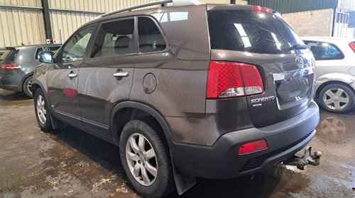 Bara fata Kia Sorento 2011 SUV 2.2 DOHC 