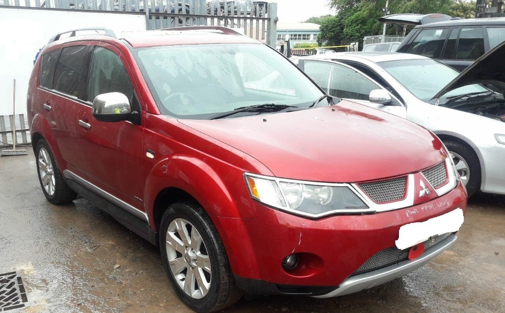 Bara fata Mitsubishi Outlander 2008 SUV 2.2