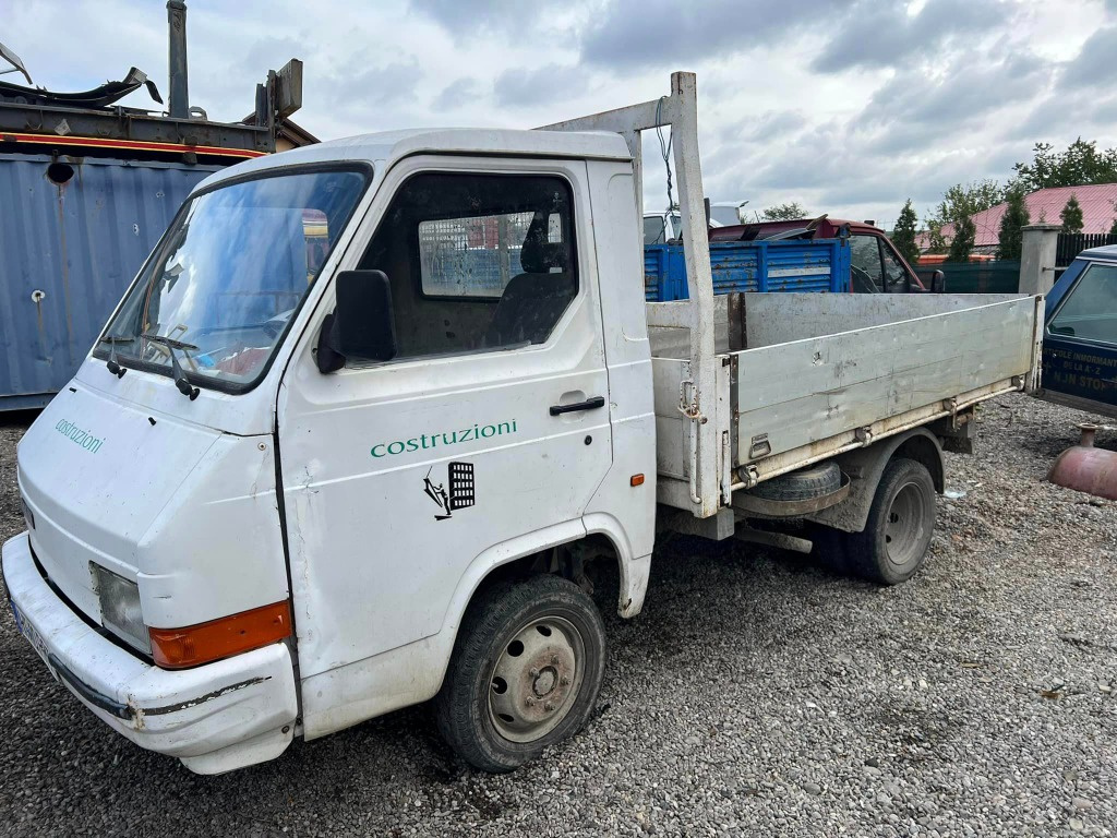 Bara fata Nissan Trade 1998 CAROSATA 3.0