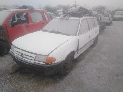 Bara fata Opel Astra F 1993 Combi 1.4 benzina