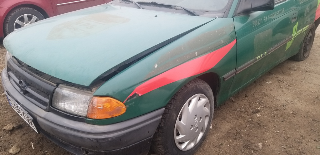 Bara fata Opel Astra F 1994