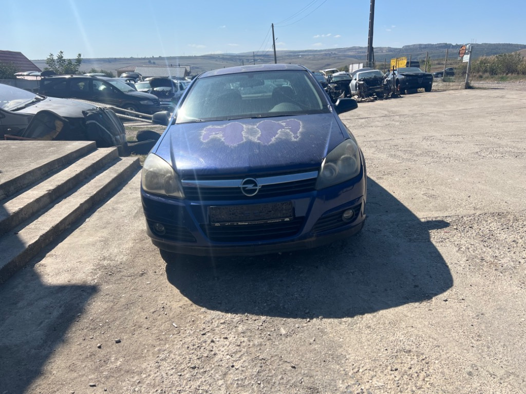 Bara fata Opel Astra H 2005 Hatchback 1,7 cdt