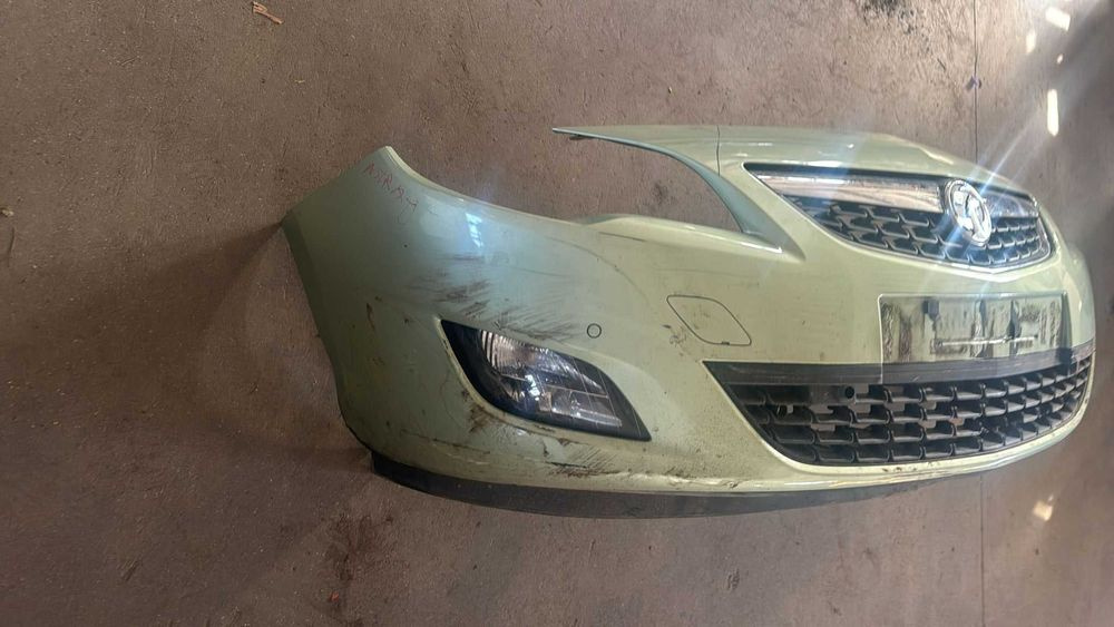 Bara fata Opel Astra j cu senzori de parcare si mici defecte